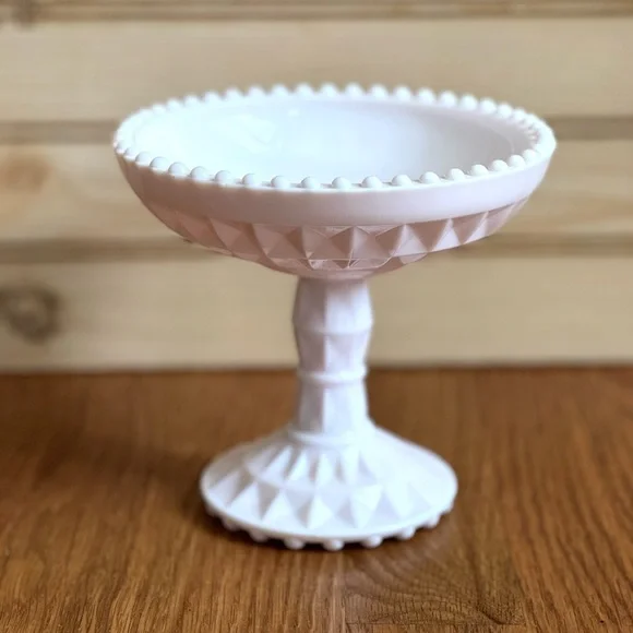 VINTAGE Jeanette Windsor Grand Millenial Pink Milk Glass Pedestal Dish - Picture 7 of 10
